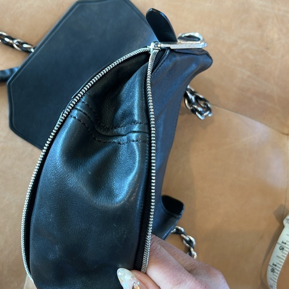 Rag & Bone Black Leather Expandable Cross Body Bag - Picture 7 of 9